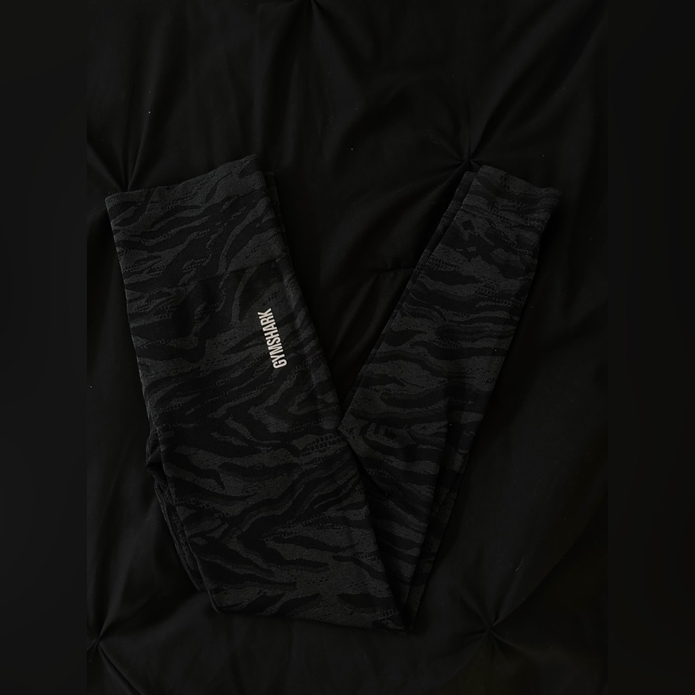 GYMSHARK adapt black camo leggings